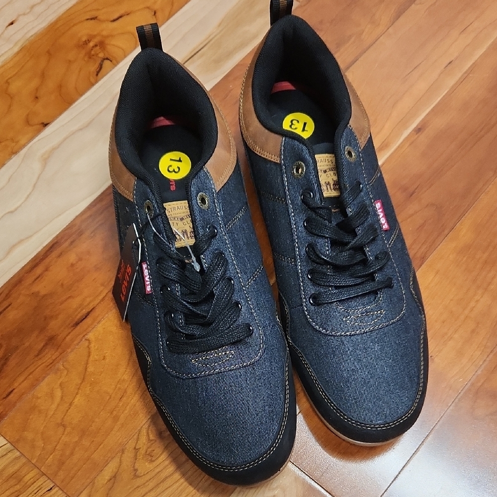 Levi's Men's Black and Tan Sneakers